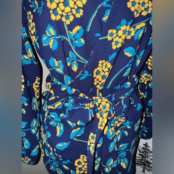 J Crew Floral Drapey Crepe Wrap Top size M EUC - Picture 5 of 12